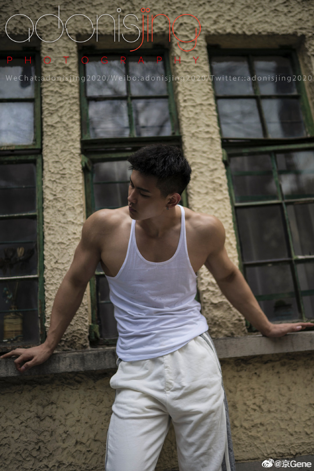 拥有倒三角身材的肌肉帅哥……__财经头条