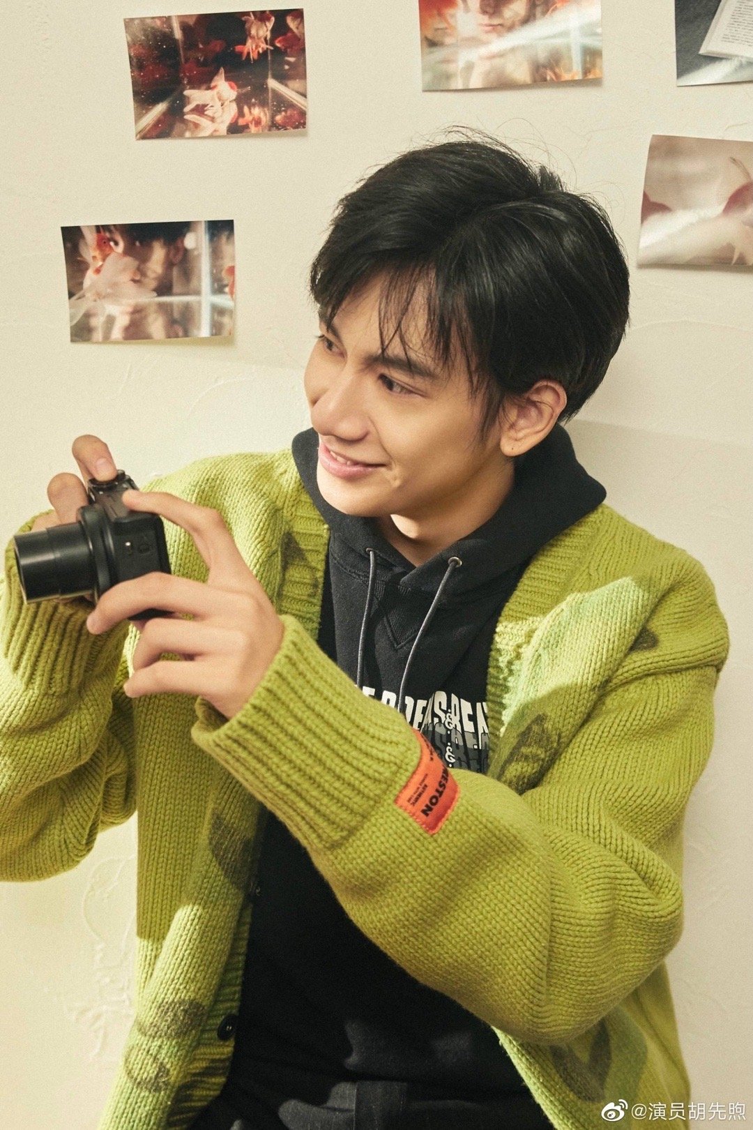 胡先煦赢麻了考古了小胡和贾玲童年的时候的合影照