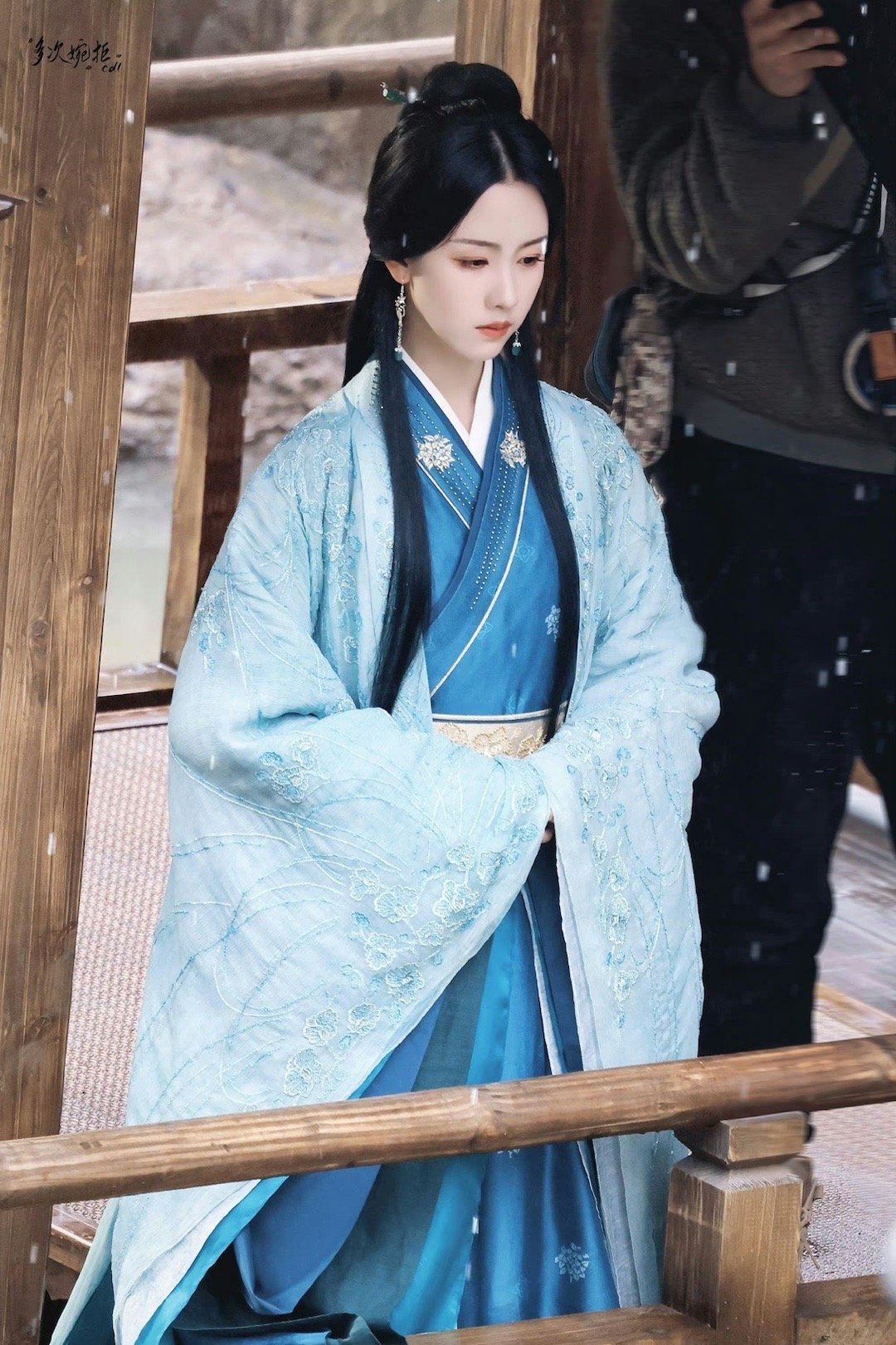 陈都灵蓝衣古装造型路透来啦,遗世独立的嘟嘟,天选古装人啊_高清图集
