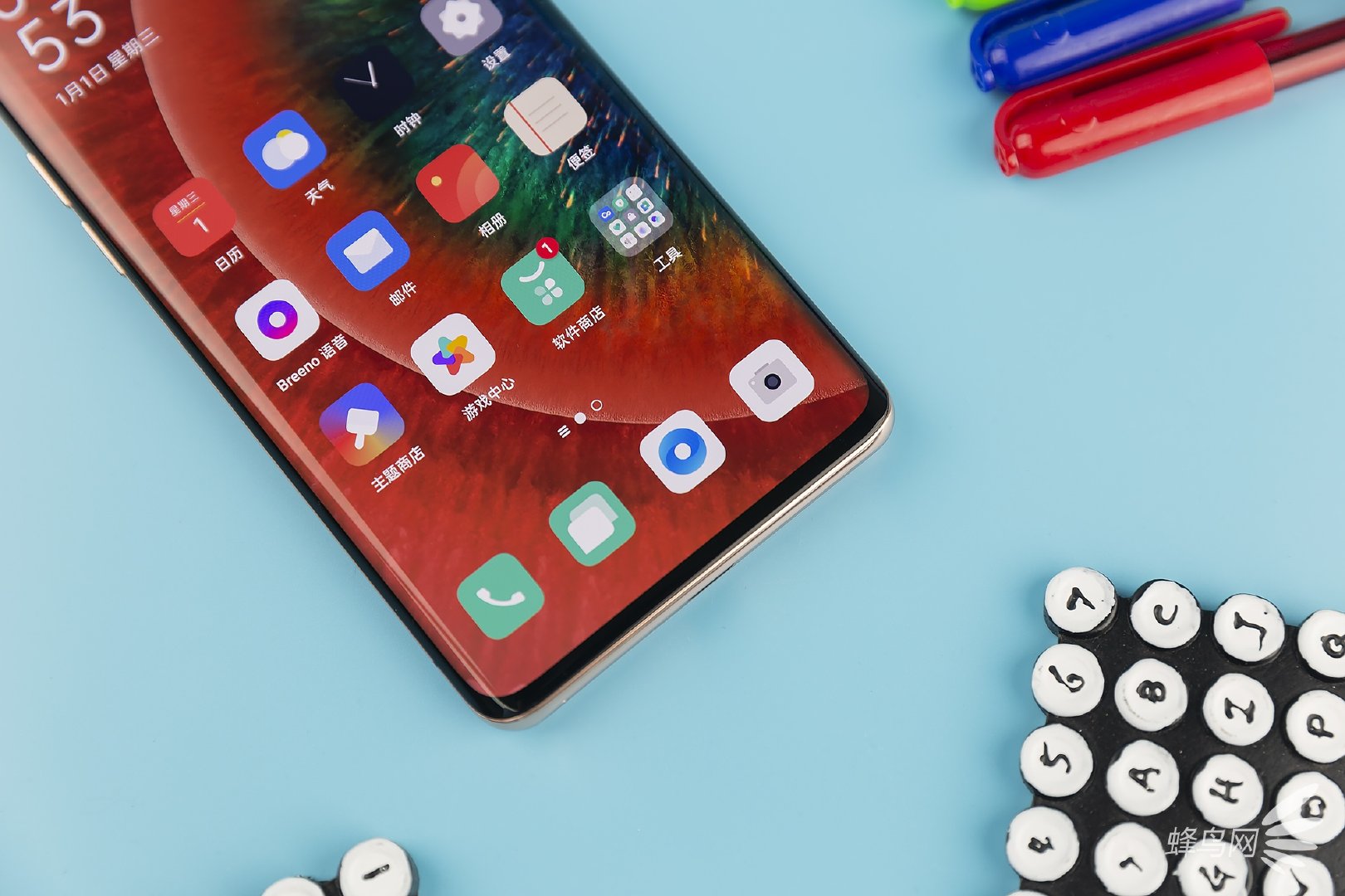 oppofindx2pro采用专业流畅的120hzqhd10亿色超感屏