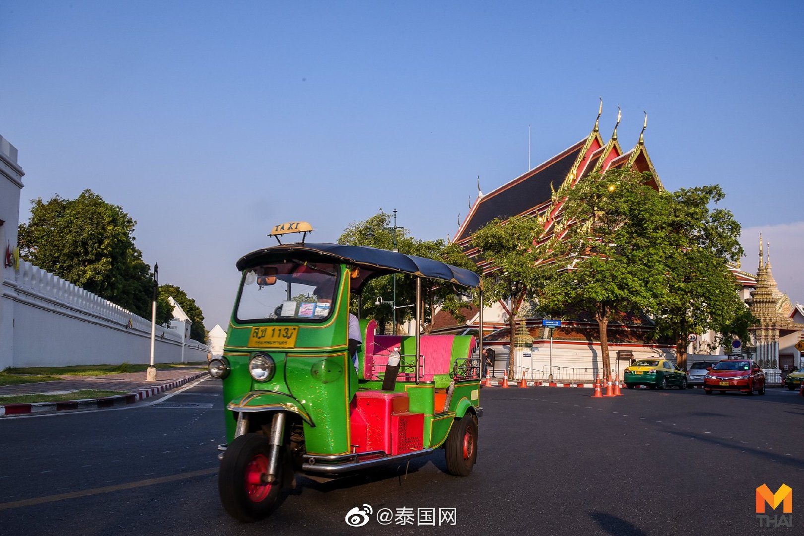 游客流失 曼谷玉佛寺周边嘟嘟车,摩的司机收入锐减_高清图集_新浪网