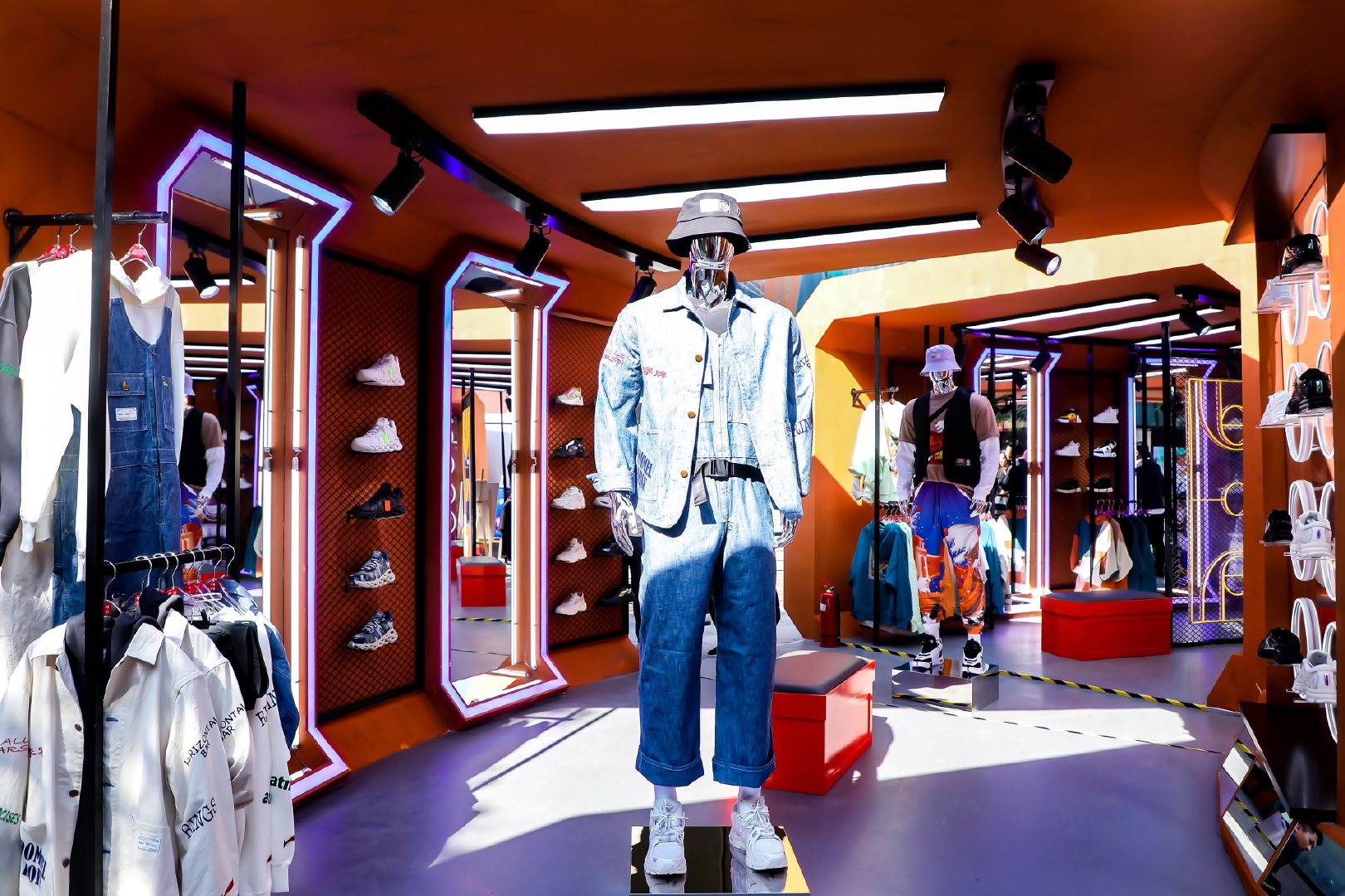 这个十一黄金周李宁在北京三里屯太古里开设三十而立快闪店