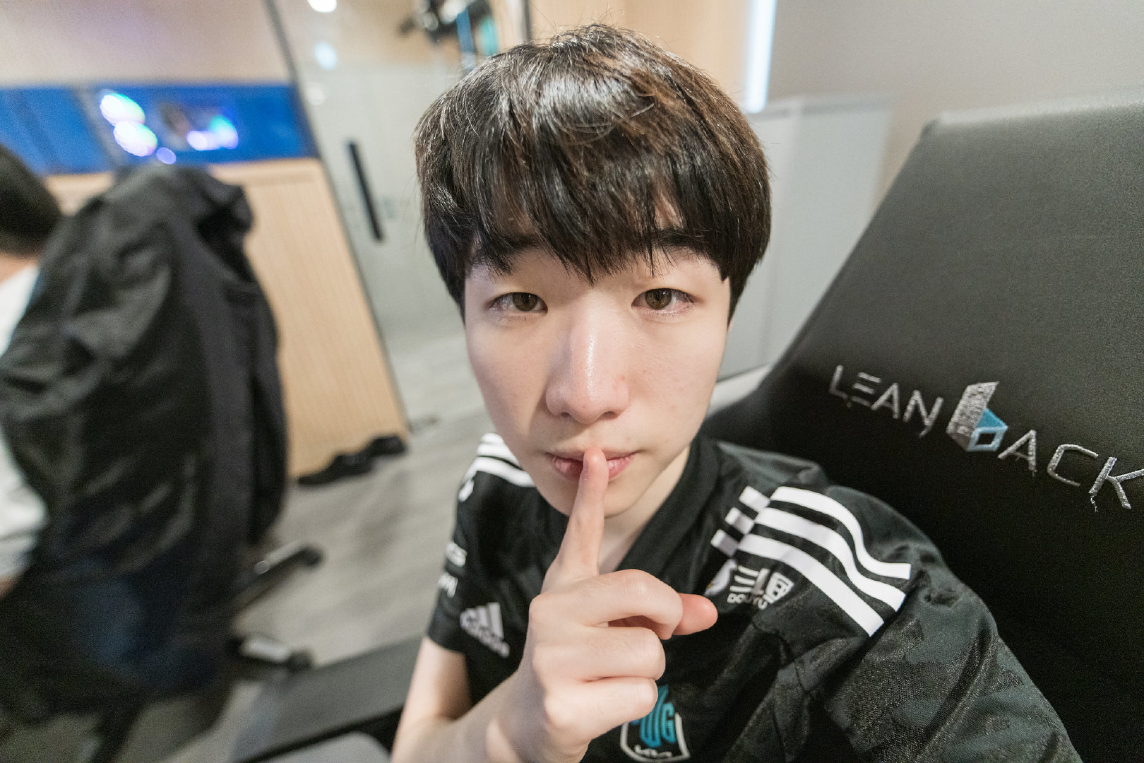 lck官方 672/ 6快来欣赏一下dk全员的自拍照和kkoma的帅气照cr.