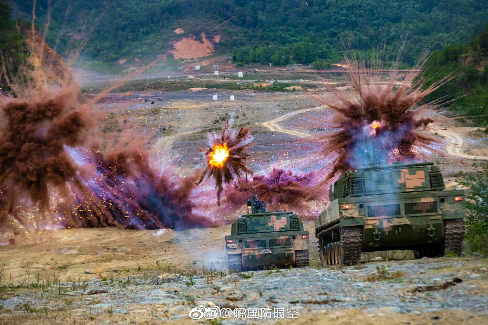 超刺激近距离感受坦克分队实弹射击现场