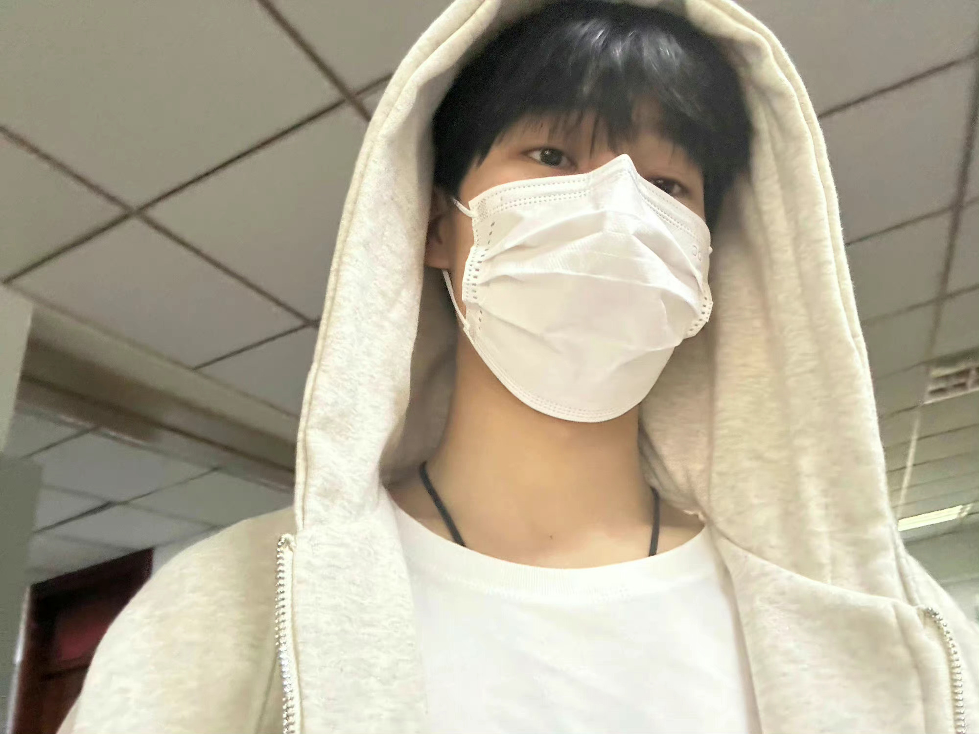 张真源戴口罩的仪式感每周七天不重样一天换一个