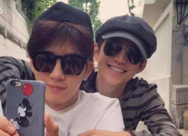 但亲密动作是真,与他的摸脸搂腰太幸福了|何炅|魏大勋|绯闻_新浪新闻