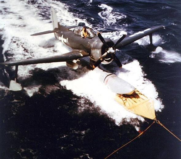 两代海上霸主的玩具,二战美军飞机弹射器的升级之路