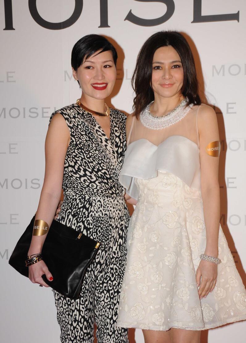 关之琳真是不服老,“奶奶辈”的年纪穿得像个小姑娘,别说还挺美休闲区蓝鸢梦想 - Www.slyday.coM 关之琳真是不服老,“奶奶辈”的年纪穿得像个小姑娘,别说还挺美休闲区蓝鸢梦想 - Www.slyday.coM