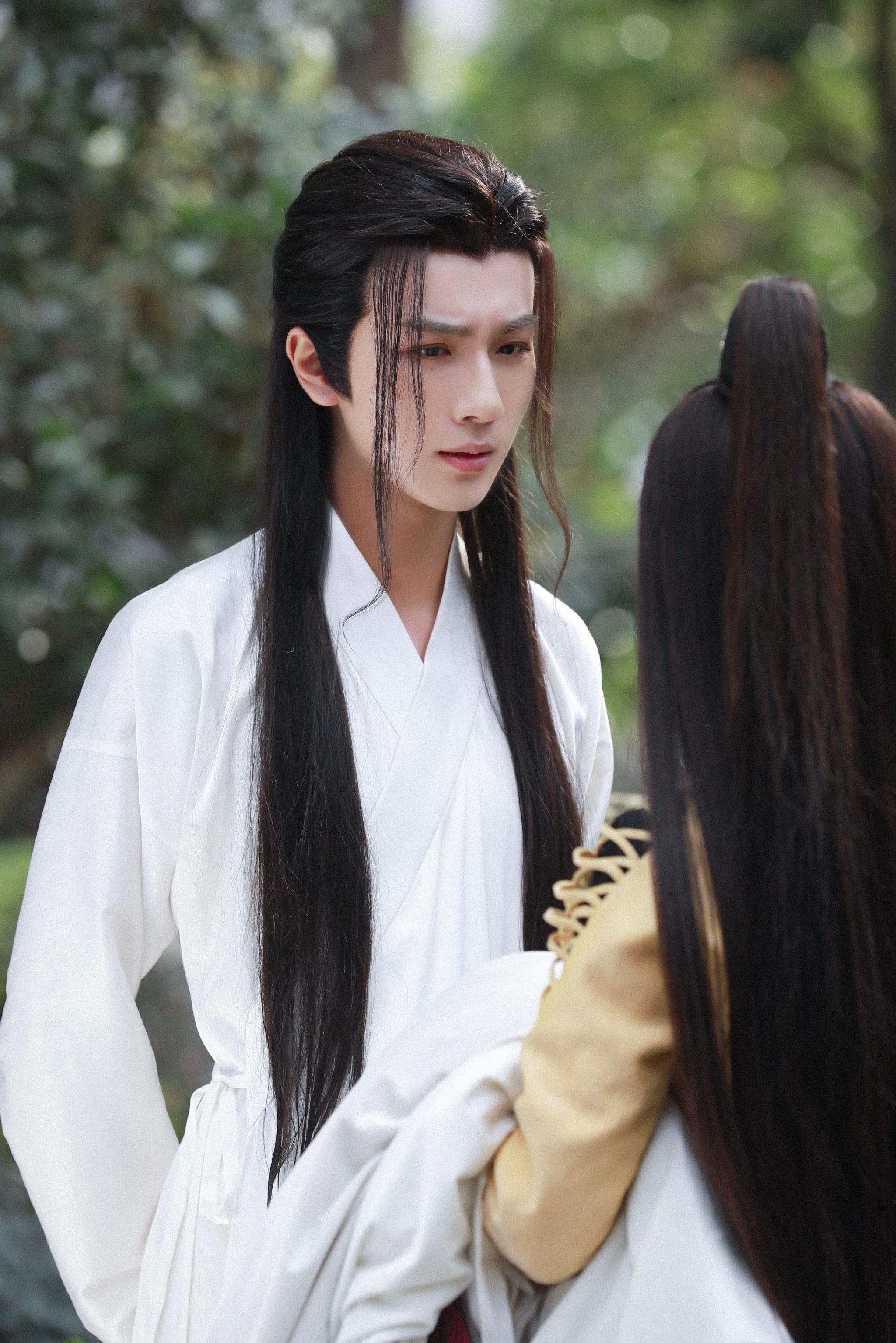 李宏毅武林有侠气白衣撑伞剧照白岳清秀又帅气