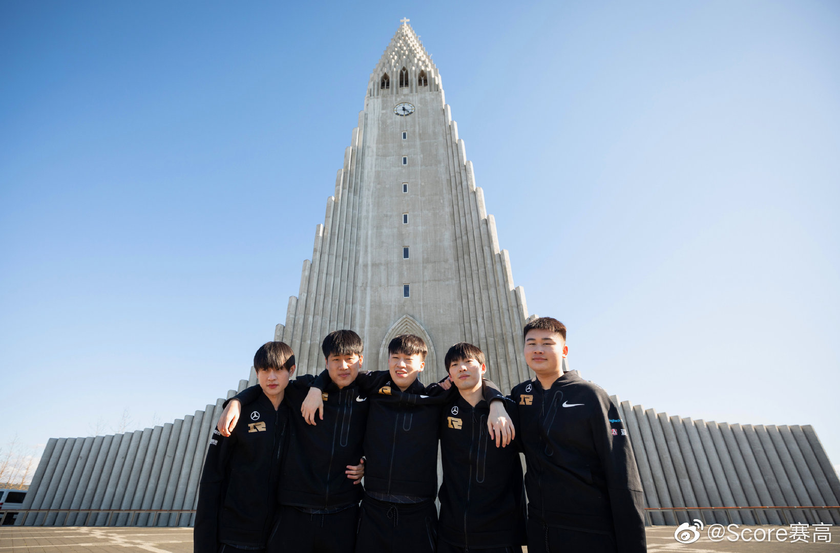 rng队员们冰岛拍摄花絮照 cr:lpl选手