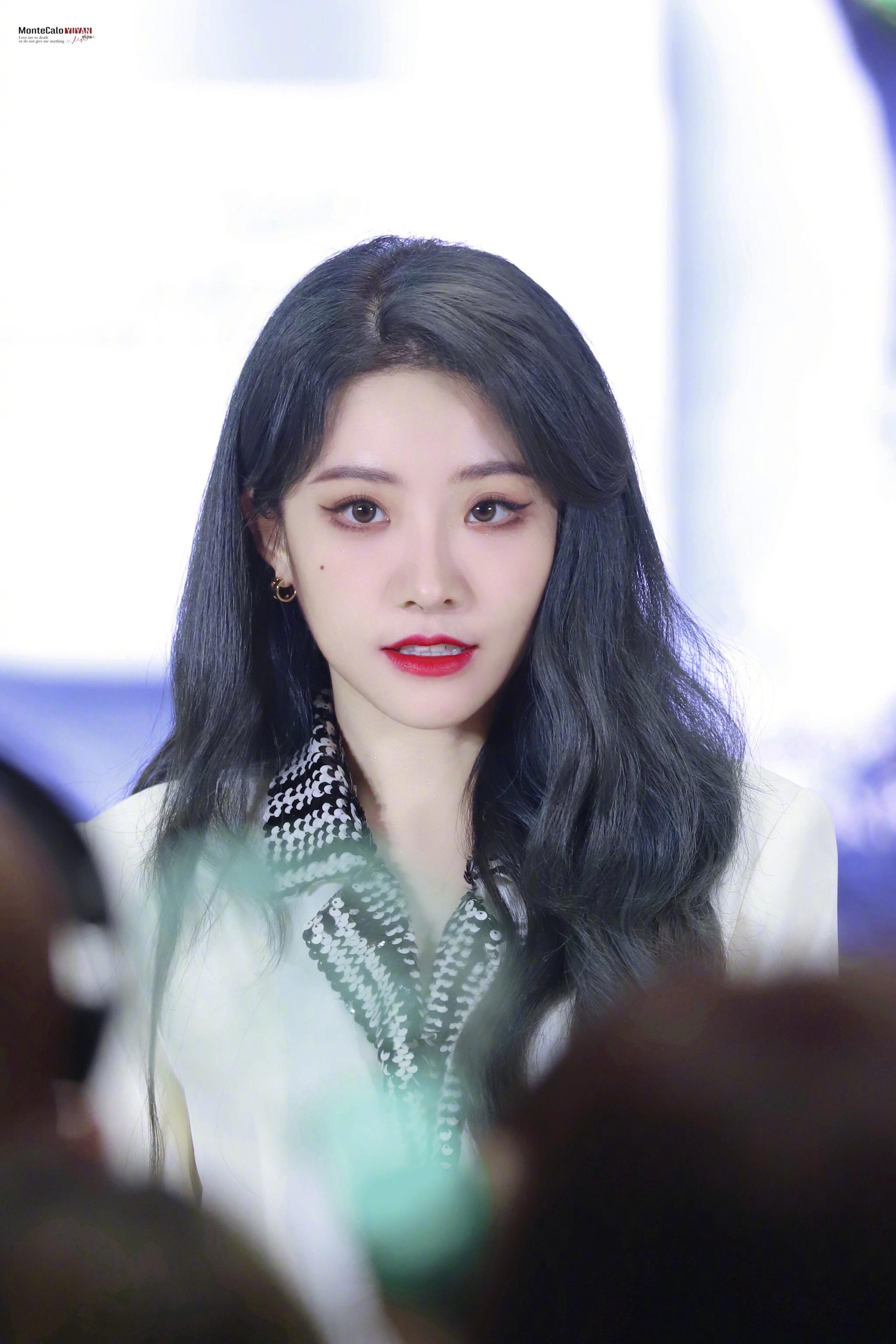 刘雨昕 喻言南京线下活动饭拍,来品品美女的状态