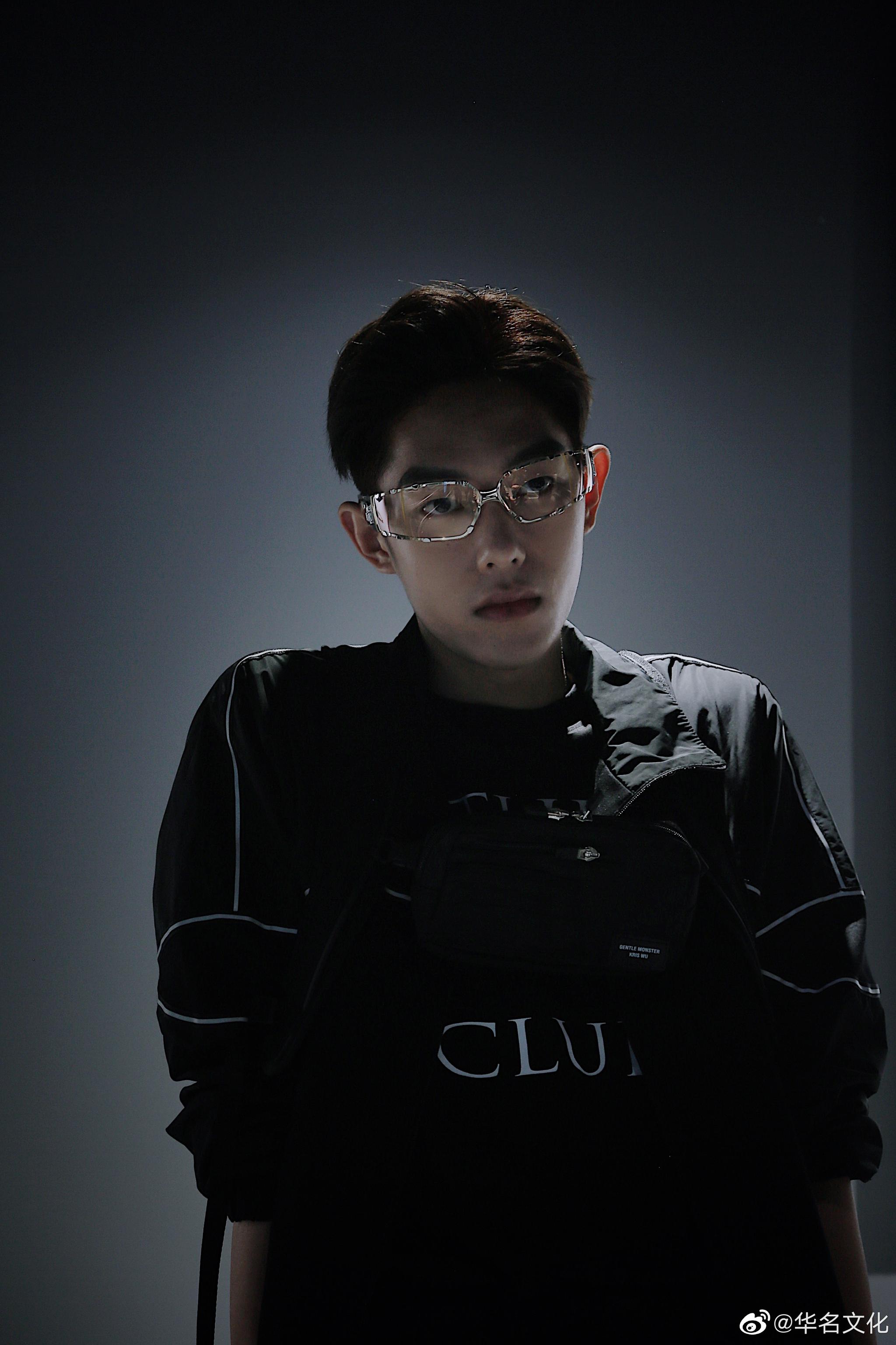 王锵70gentlemonstertheroller轮滑空间未来主义碰撞