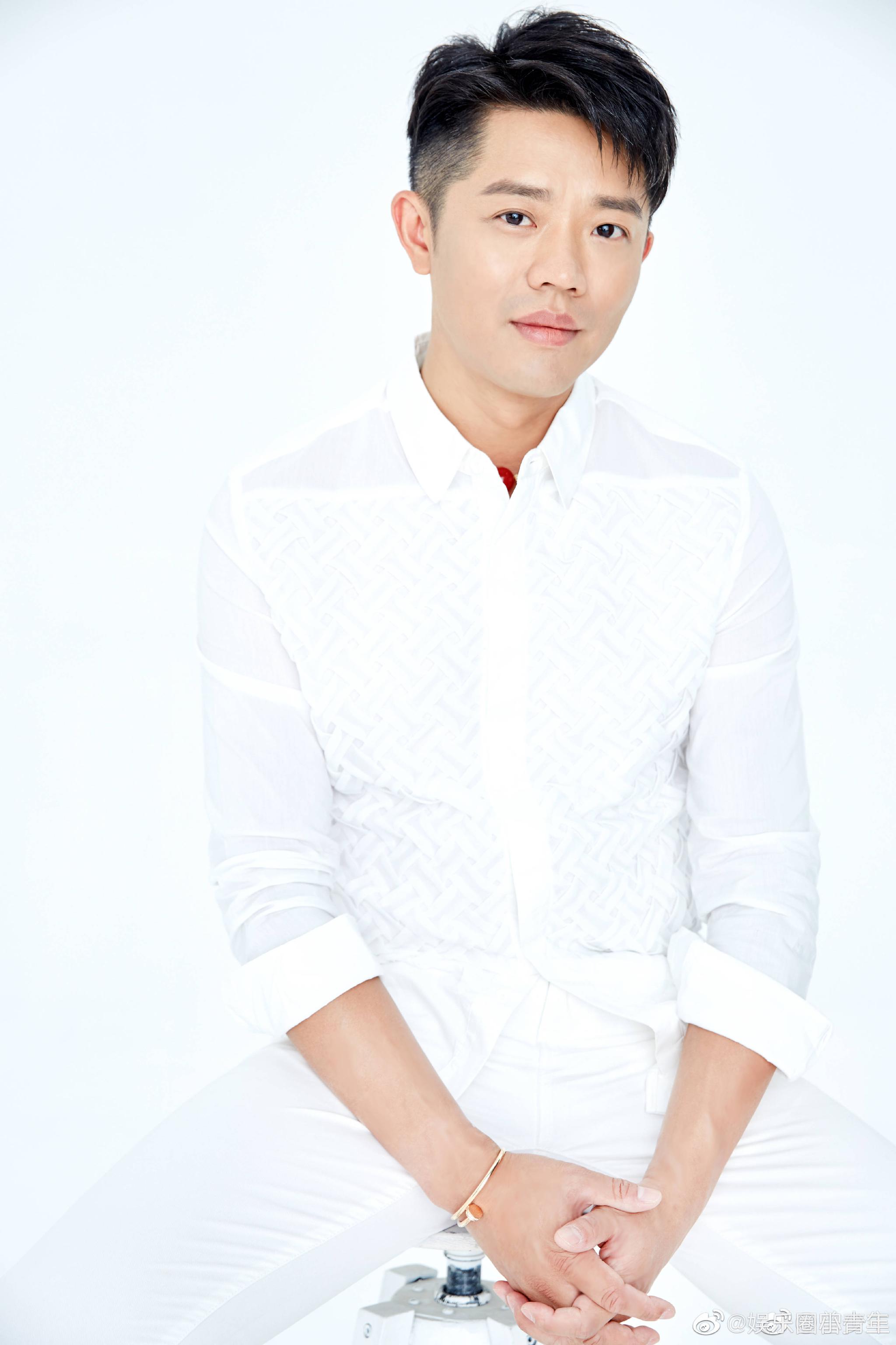 凤凰传奇成员曾毅微博评论沦陷,网友跑错片场了吧