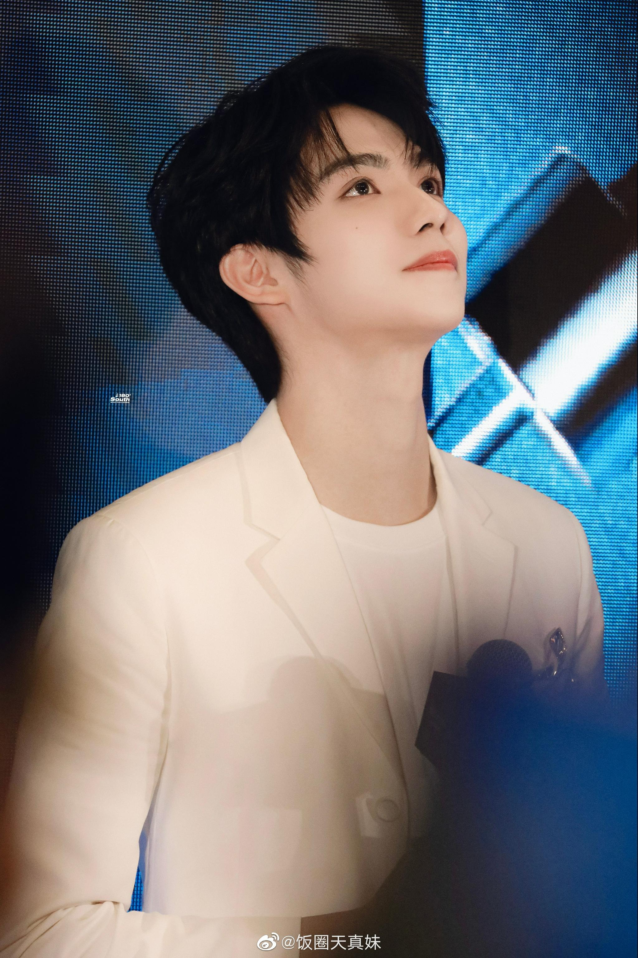 罗一舟线下活动生图,这个状态真的是绝绝子……__财经头条