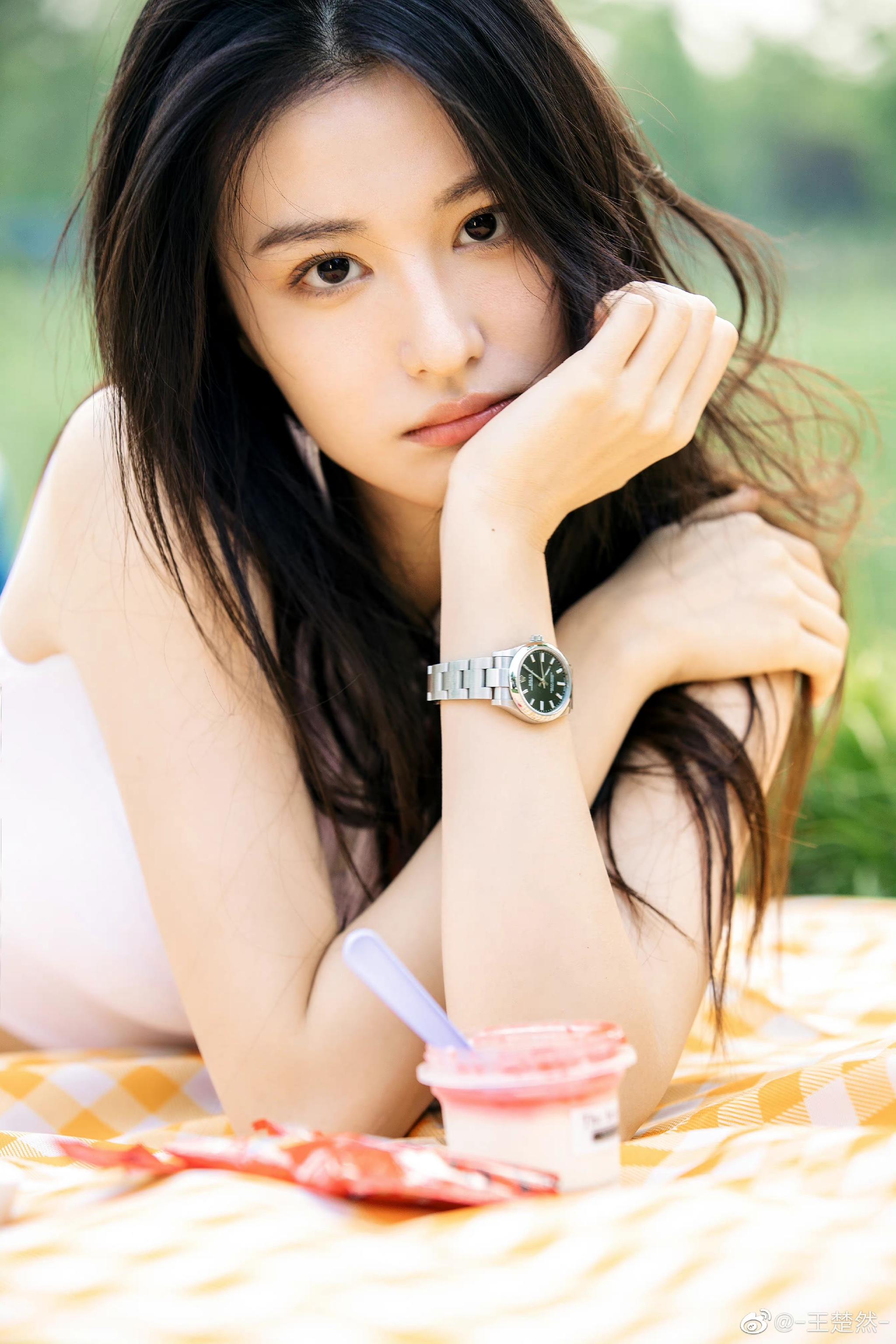 王楚然最新营业照