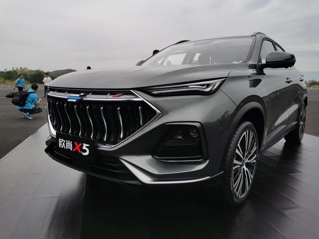 坐上215kmh速度飞驰的长安欧尚x5这不只是一场试炼