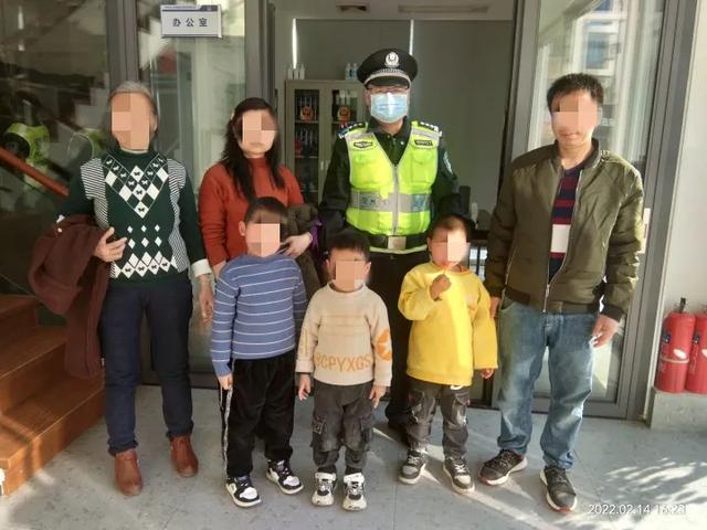 哭笑不得，4岁小男孩走失被警察找回，还炫耀“我今天坐了警车”休闲区蓝鸢梦想 - Www.slyday.coM