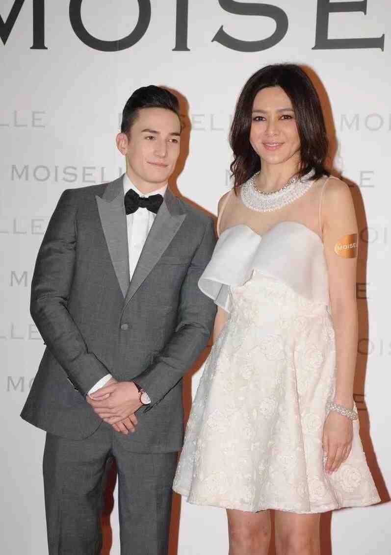 关之琳真是不服老,“奶奶辈”的年纪穿得像个小姑娘,别说还挺美休闲区蓝鸢梦想 - Www.slyday.coM 关之琳真是不服老,“奶奶辈”的年纪穿得像个小姑娘,别说还挺美休闲区蓝鸢梦想 - Www.slyday.coM