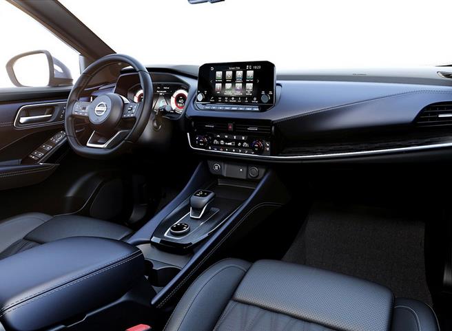 全新日产逍客的内饰变化同样非常明显,中控屏幕由现款的内嵌式,改为了