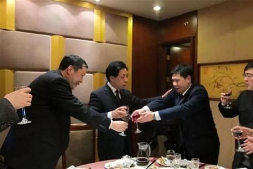 饭局领导喊你买烟,别真去,聪明人一般会在饭前、饭中饭后下功夫休闲区蓝鸢梦想 - Www.slyday.coM 饭局领导喊你买烟,别真去,聪明人一般会在饭前、饭中饭后下功夫休闲区蓝鸢梦想 - Www.slyday.coM