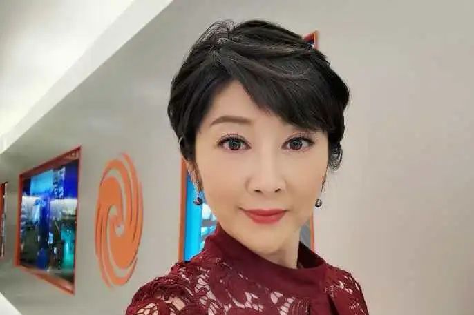 一路向南 活出又a又飒的自己|凤凰卫视|吴学兰|评论员_新浪新闻