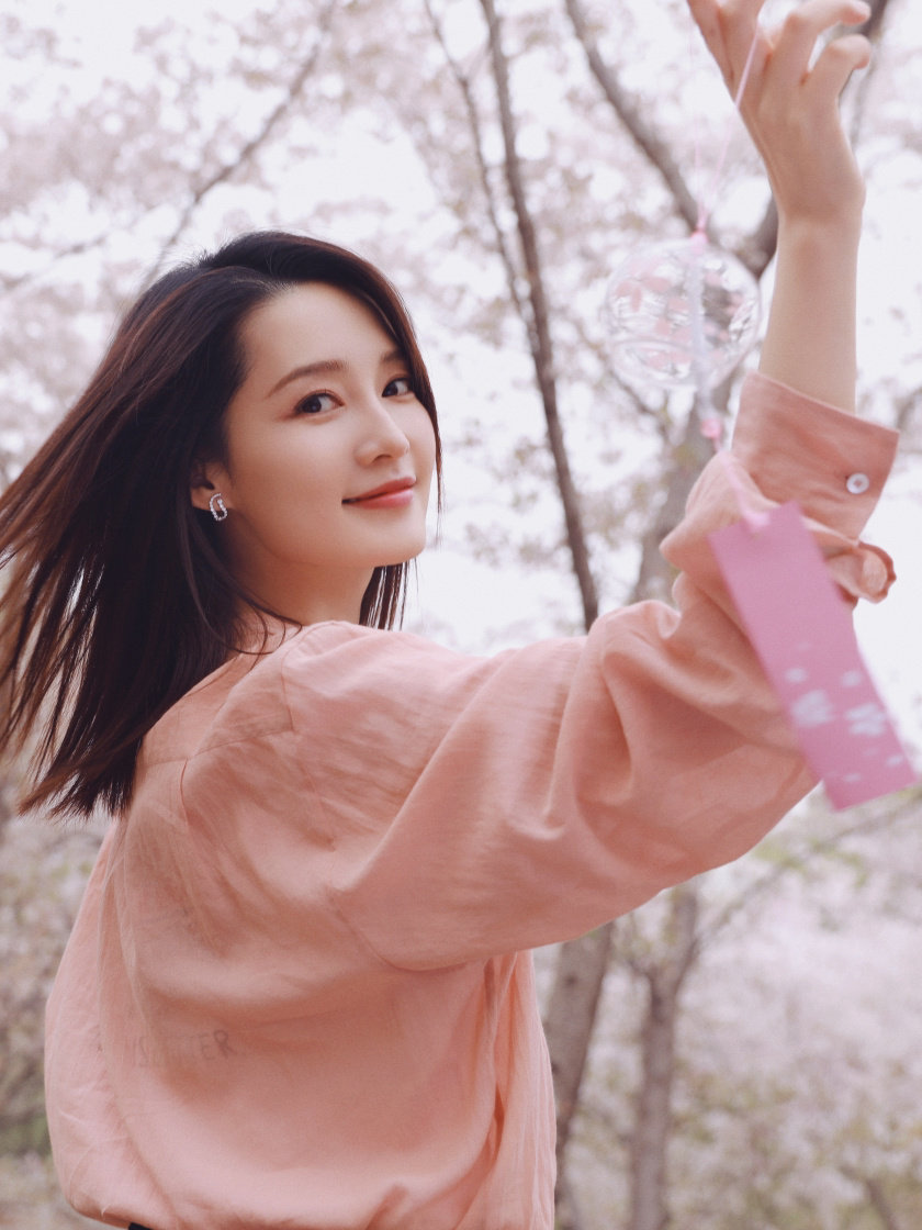 樱花下的李沁 太少女啦_高清图集_新浪网