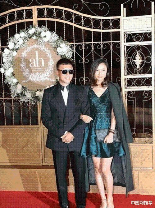 着妻子进剧组,客串自己的新剧,亲自辅导其演戏,大有帮老婆出道的意味