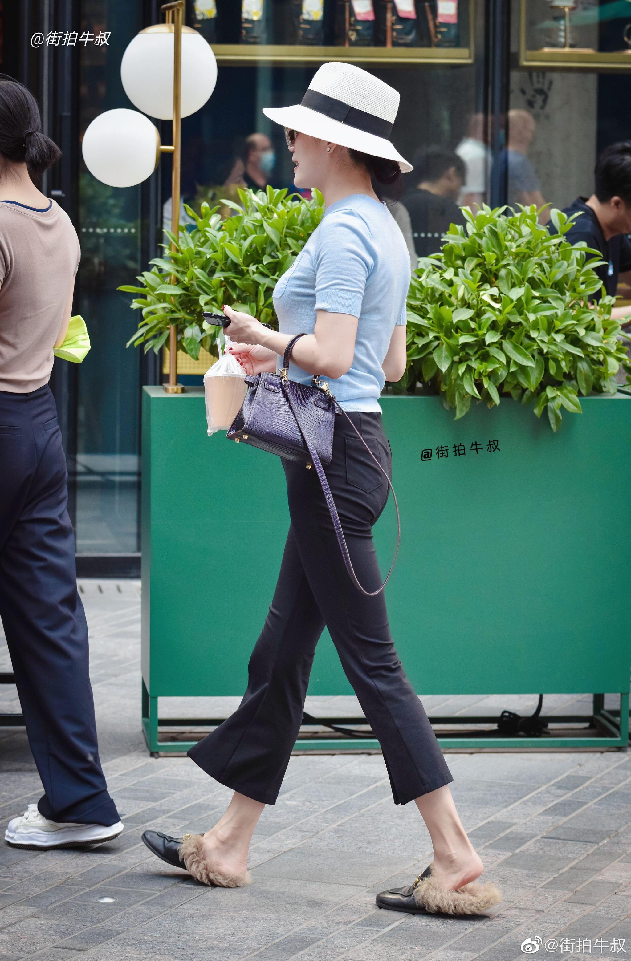 两位气质美女出街