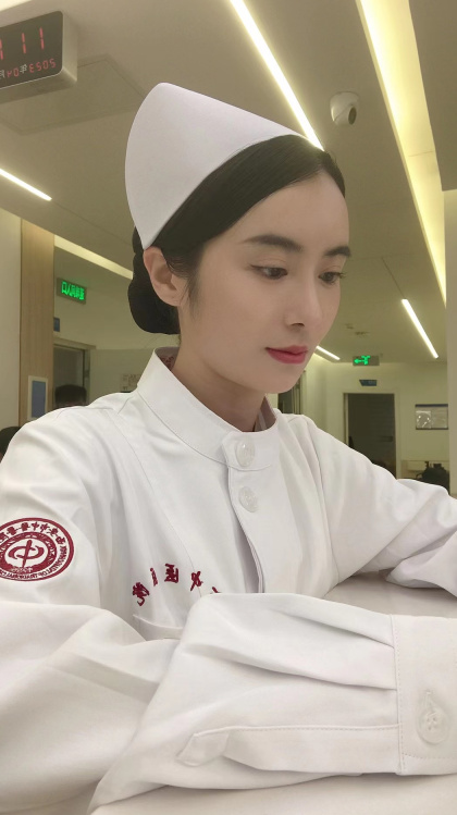 又一龙套演员逆袭成为女一,饰演最美护士!|夏琳|王咏|护士_新浪新闻