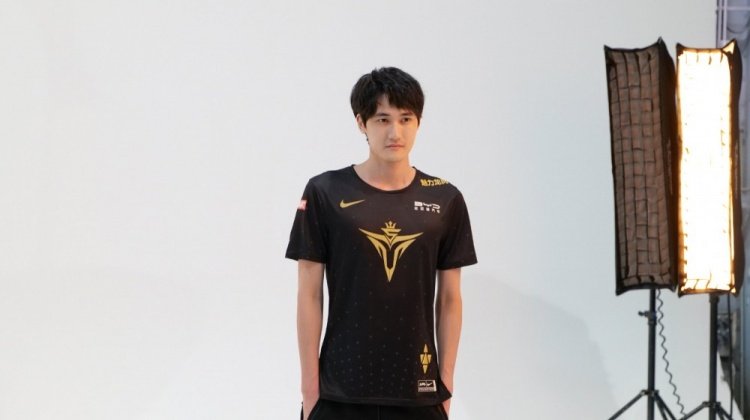 v5战队分享2022春季赛定妆照花絮帅气的karsa