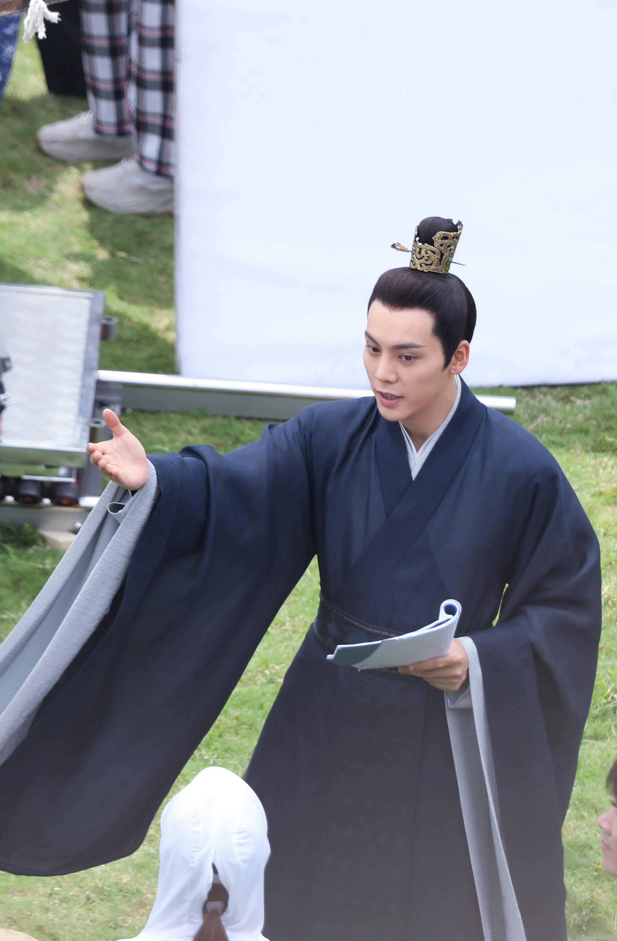 陈伟霆新剧剧照,落泪情绪感海报!好有感觉的说!__财经头条