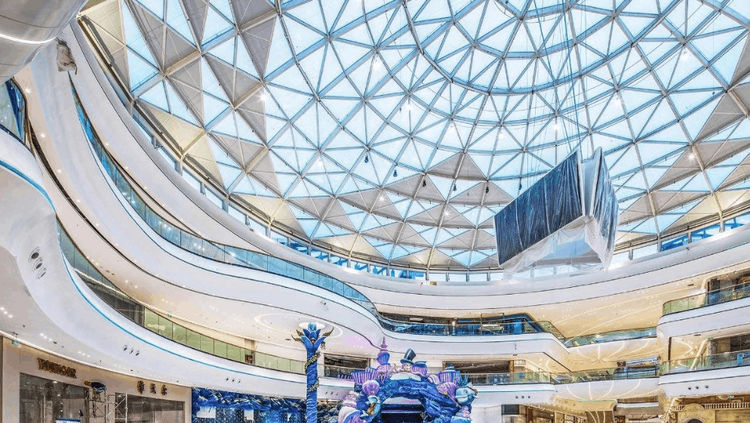 这个融创大剧院是广州花都区的一个秀场,当时建设他是为了与融创乐园