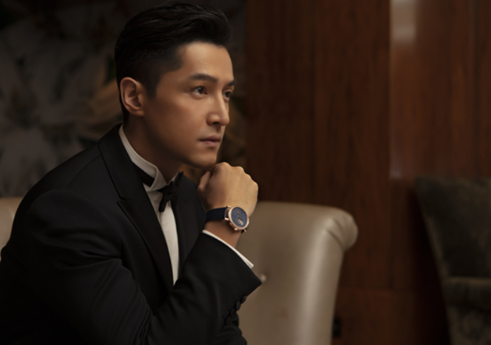 这对于胡歌来说不算是一个难题,现在的他也享受这个过程.