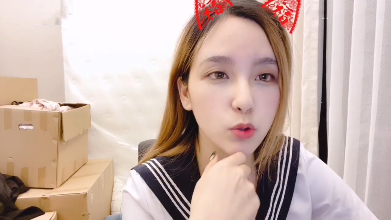 lpl女解说瞳夕首次曝光素颜这颜值差点让观众没有认出来