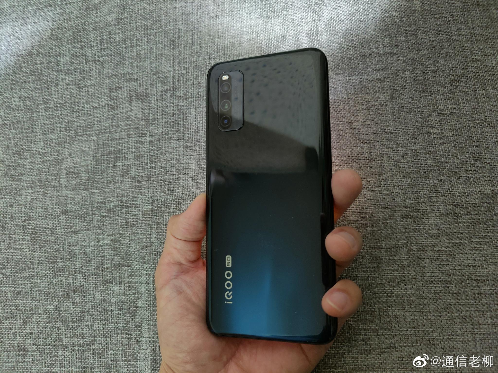 首款搭载天玑1000处理器的iqooz1使用评测2000元价位太超值