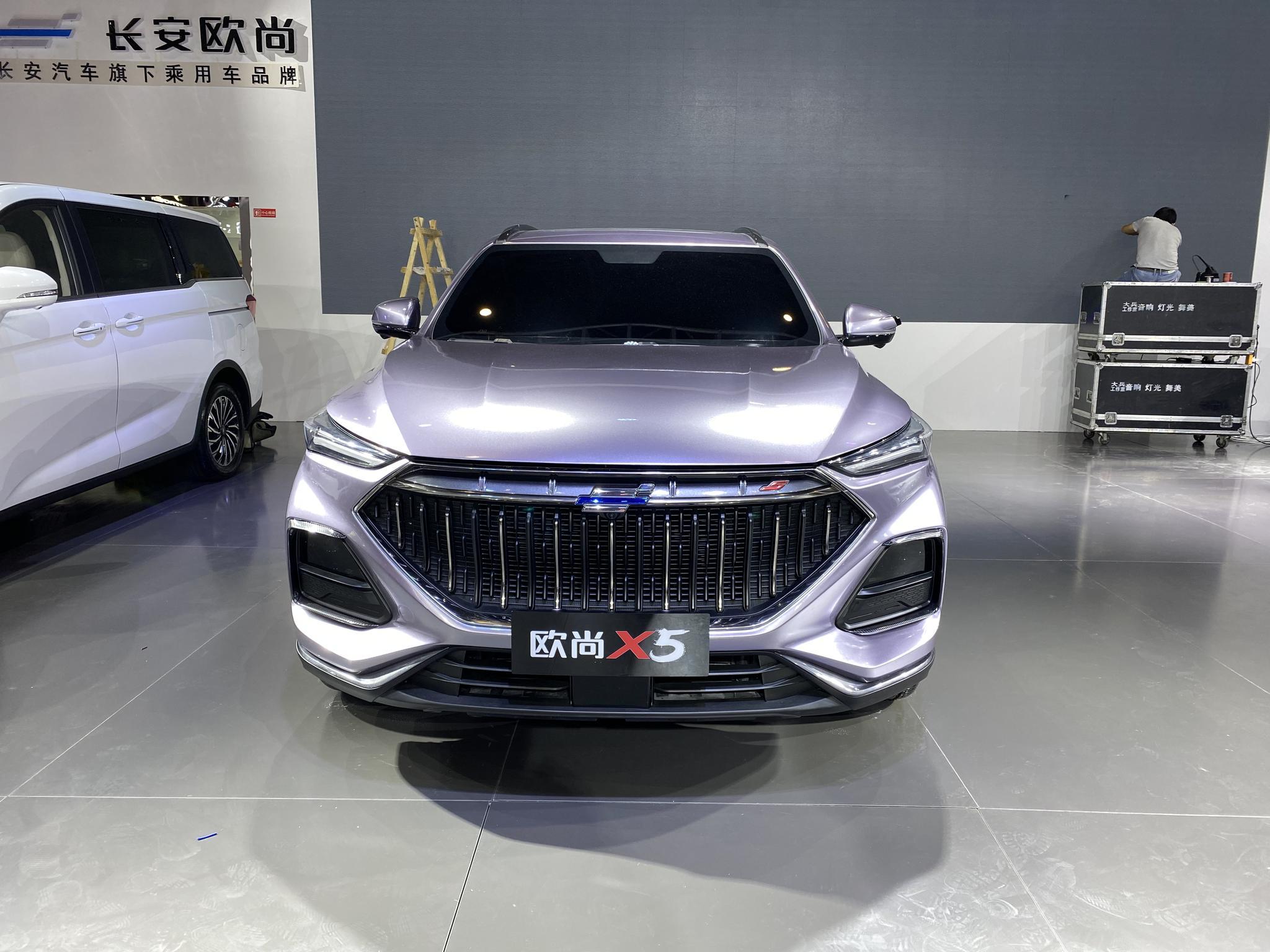 7月24日,長安歐尚x5在2020成都車展亮相.新車定位於緊湊級suv