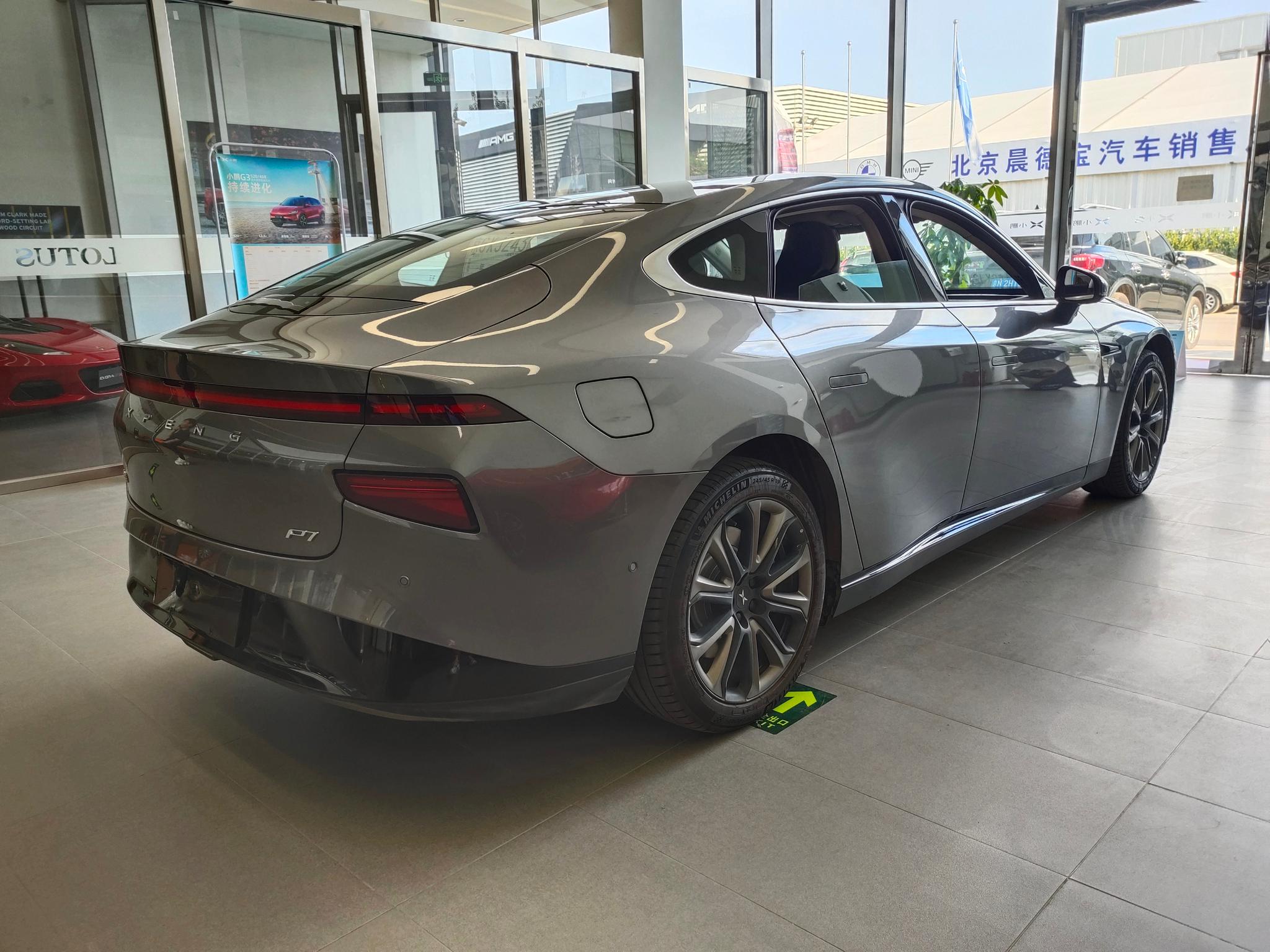 不过特斯拉其实也这样儿音响和无边框车门都有点儿意思,座椅没有小鹏g