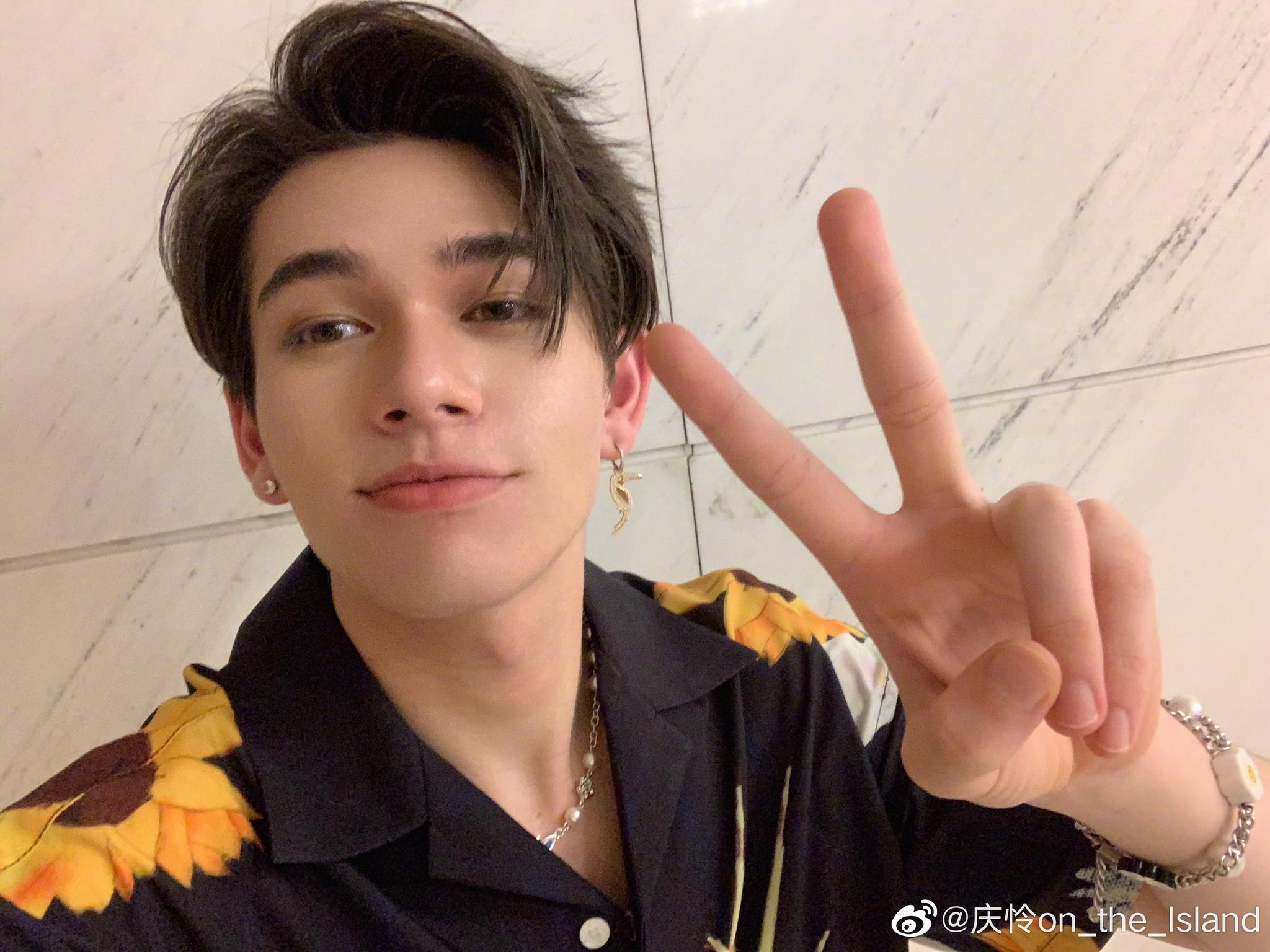 庆怜今日份自拍96 "咋样儿"整的挺不错,中文有