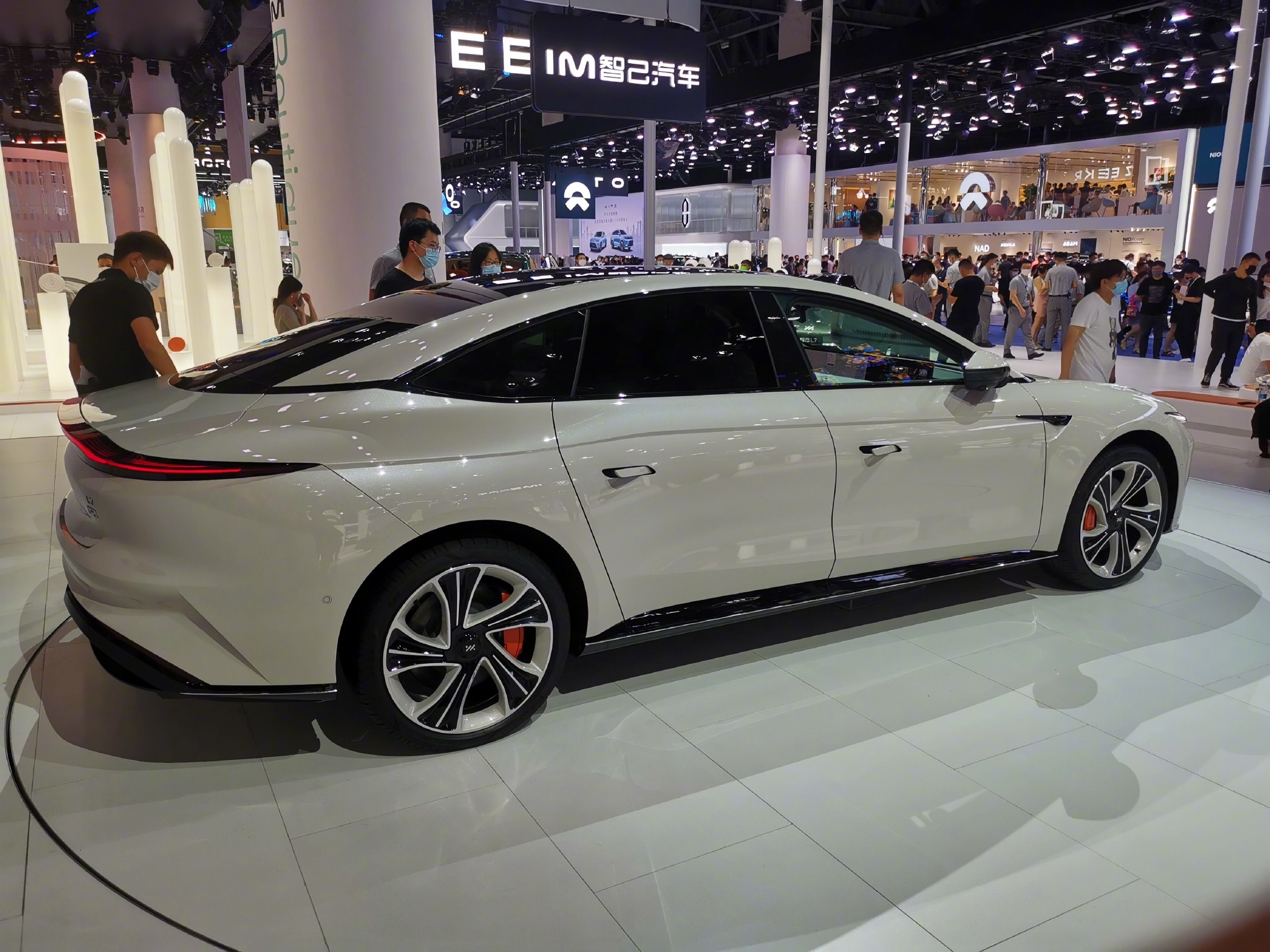 智己l7性能版概念车iml7发布新车采用哑光灰色车身涂装