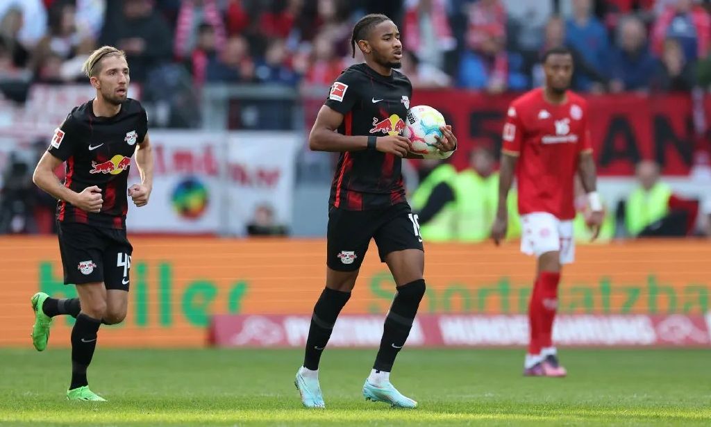 “明日之星”的诞生 靠的不只是天赋 还有他们休闲区蓝鸢梦想 - Www.slyday.coM “明日之星”的诞生 靠的不只是天赋 还有他们休闲区蓝鸢梦想 - Www.slyday.coM