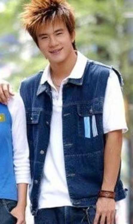 35岁男星迷惑行为?用嘴巴帮女儿吸鼻涕,孩子狂哭不止还不停!休闲区蓝鸢梦想 - Www.slyday.coM 35岁男星迷惑行为?用嘴巴帮女儿吸鼻涕,孩子狂哭不止还不停!休闲区蓝鸢梦想 - Www.slyday.coM