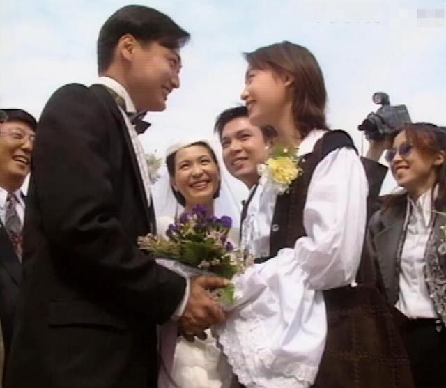 最后跟张大勇有情人终成眷属.刑侦的第一部,看起来是最正常的.