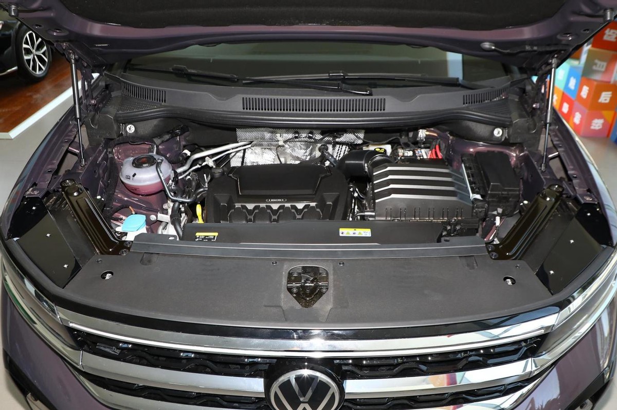 0t和2.5t涡轮增压v6两款发动机,匹配7速双离合变速器.