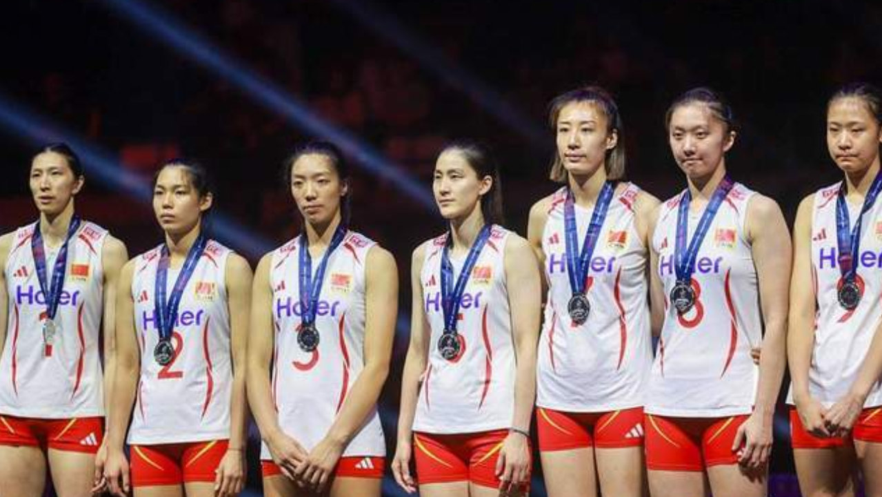 中国女排硬刚到底，亚运名单不调换，若被泰国双杀赵勇帅位恐动摇