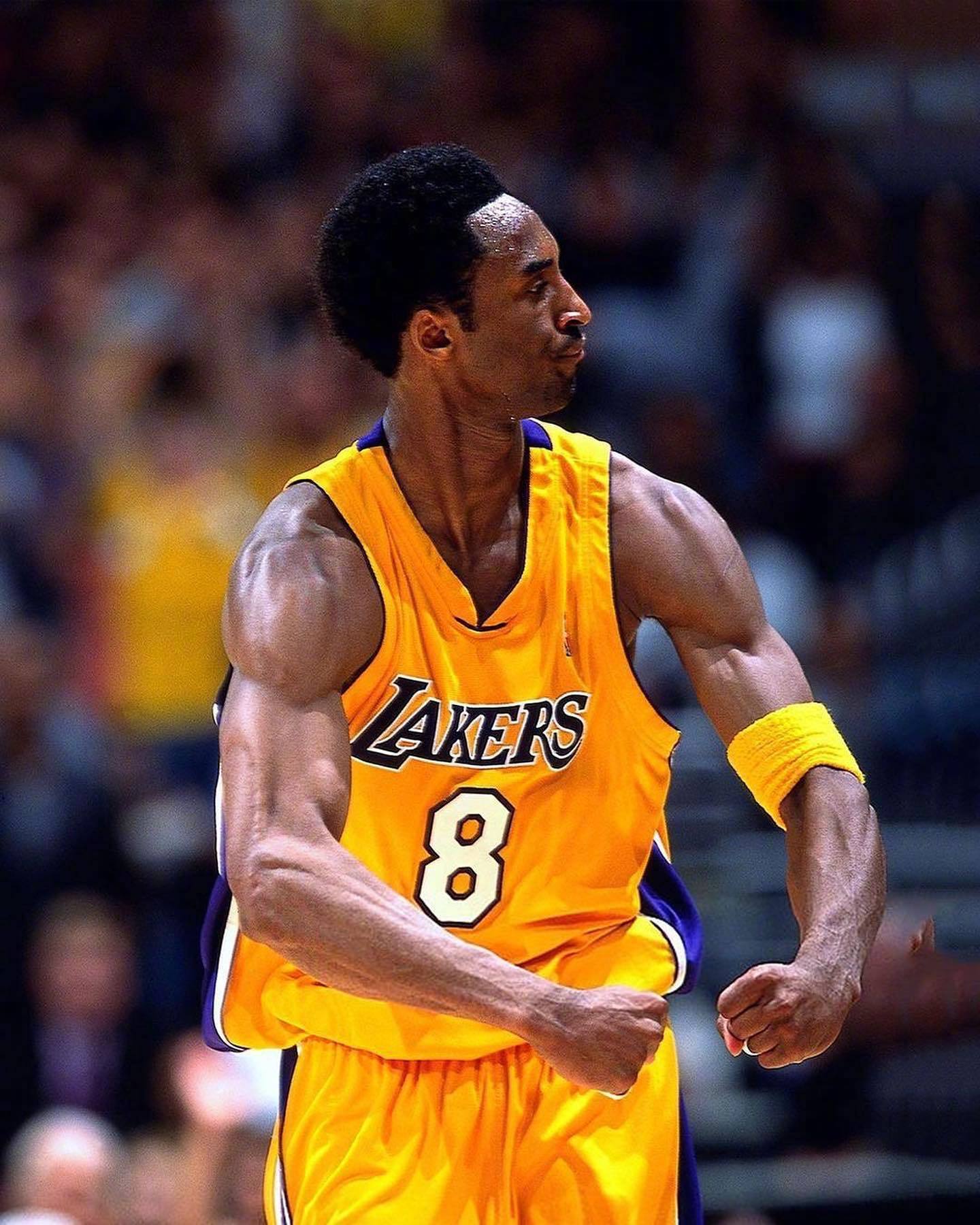 那个还留着头发的科比