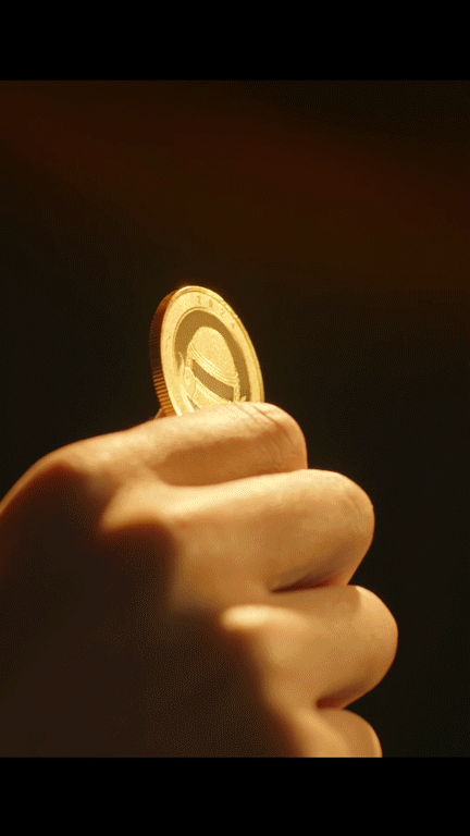 王嘉尔魔术师上身金币在手指间转了几次就变成一个大红包