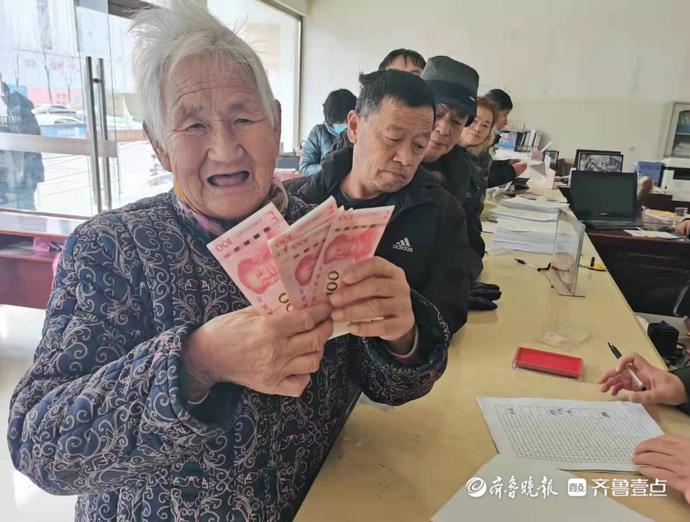 菏泽丹阳街道给3769名70岁以上老人发“春节红包”91万元休闲区蓝鸢梦想 - Www.slyday.coM