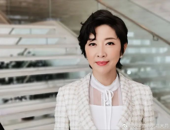 一路向南 活出又a又飒的自己|凤凰卫视|吴学兰|评论员_新浪新闻