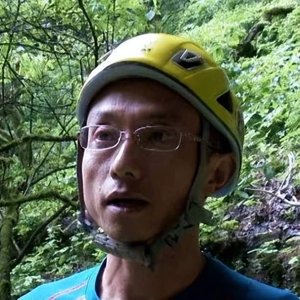 陕西汉中发现“世界最美天坑”，考察队历经险境终于下到坑底(图4)