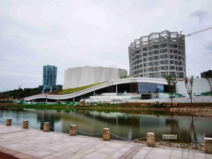 当然自贡展览中心的夜景也是非常震撼,相信未来必将成为自贡夜景打卡